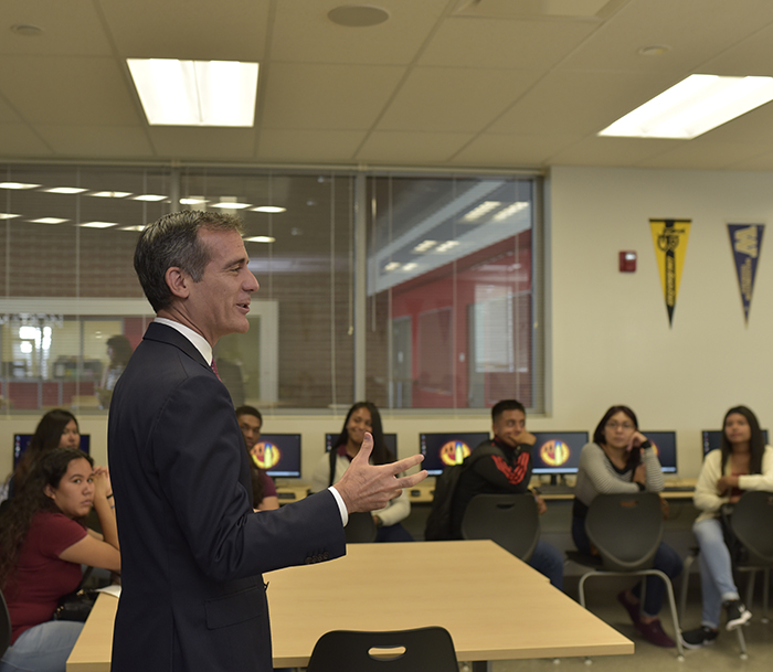 Mayor Eric Garcetti talks to students at Fremont High School on the first day of school last month about furthering their education. The mayor’s office is collaborating with the Los Angeles Unified School District to form a partnership that helps all district students achieve.
(Courtesy photo)