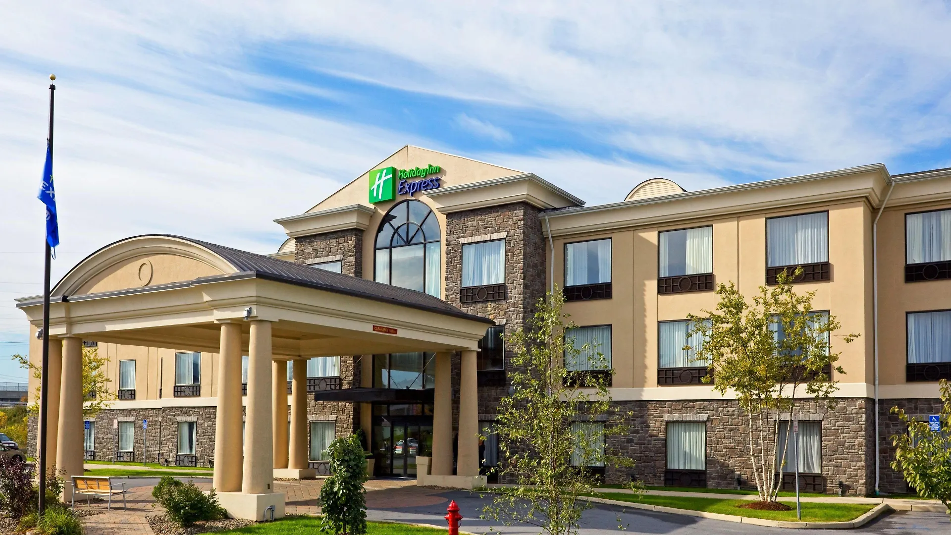 Where to Stay in Hudson Valley: 4 Best Holiday Inn Express Hotels