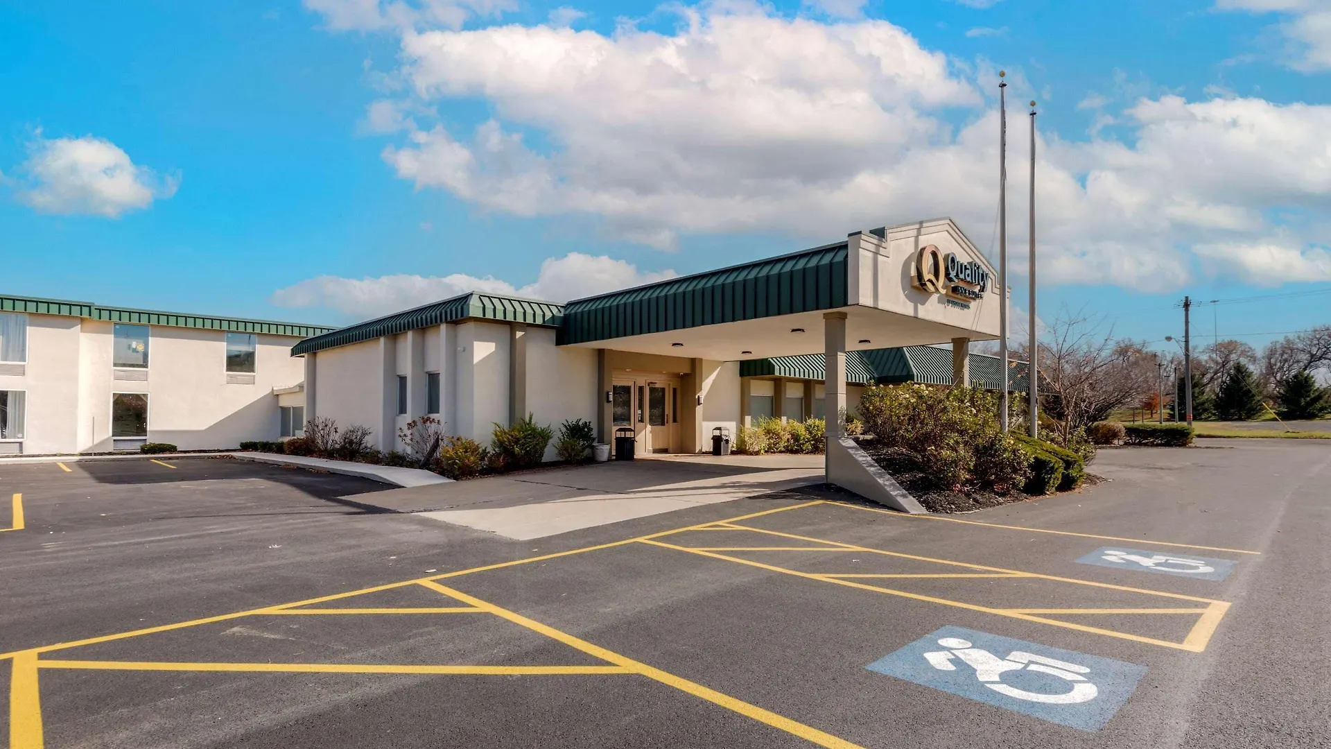 4 Golf Hotels in Adirondack Mountains That Stand Out