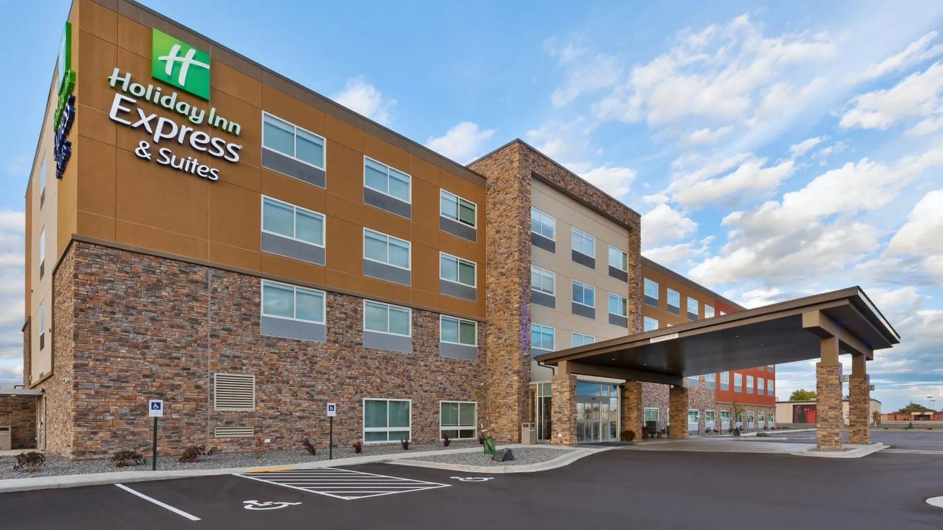 7 Business Hotels Near Luther Hospital Worth Booking