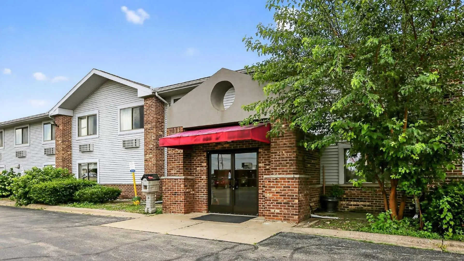 Where to Stay Solo in Illinois: 15 Best Hotels for Independent Travelers