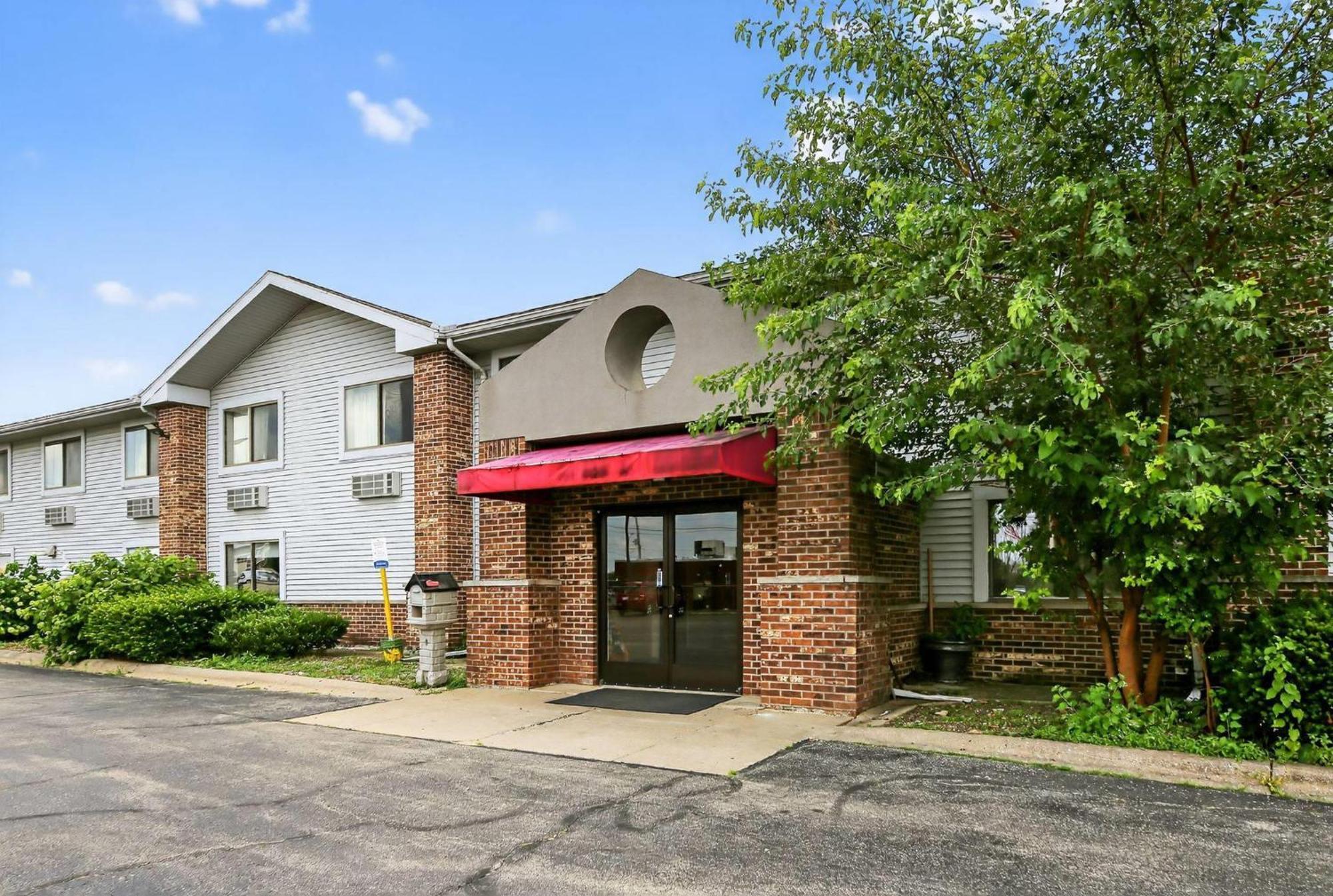 Where to Stay Solo in Illinois: 15 Best Hotels for Independent Travelers